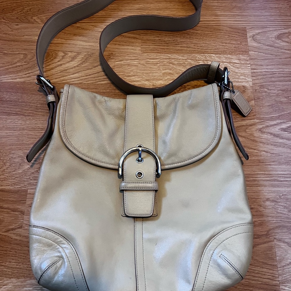 COACH Vintage Soho Soft Duffle Leather Crossbody Shoulder Bag Cream color
